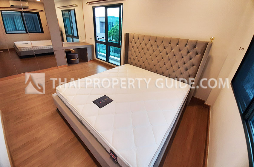 House with Shared Pool in Bangnatrad 